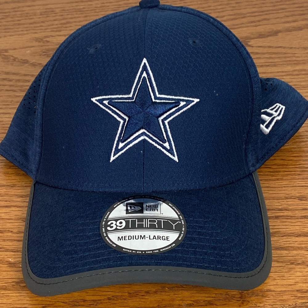 NWT Dallas Cowboys Hat. Medium/Large